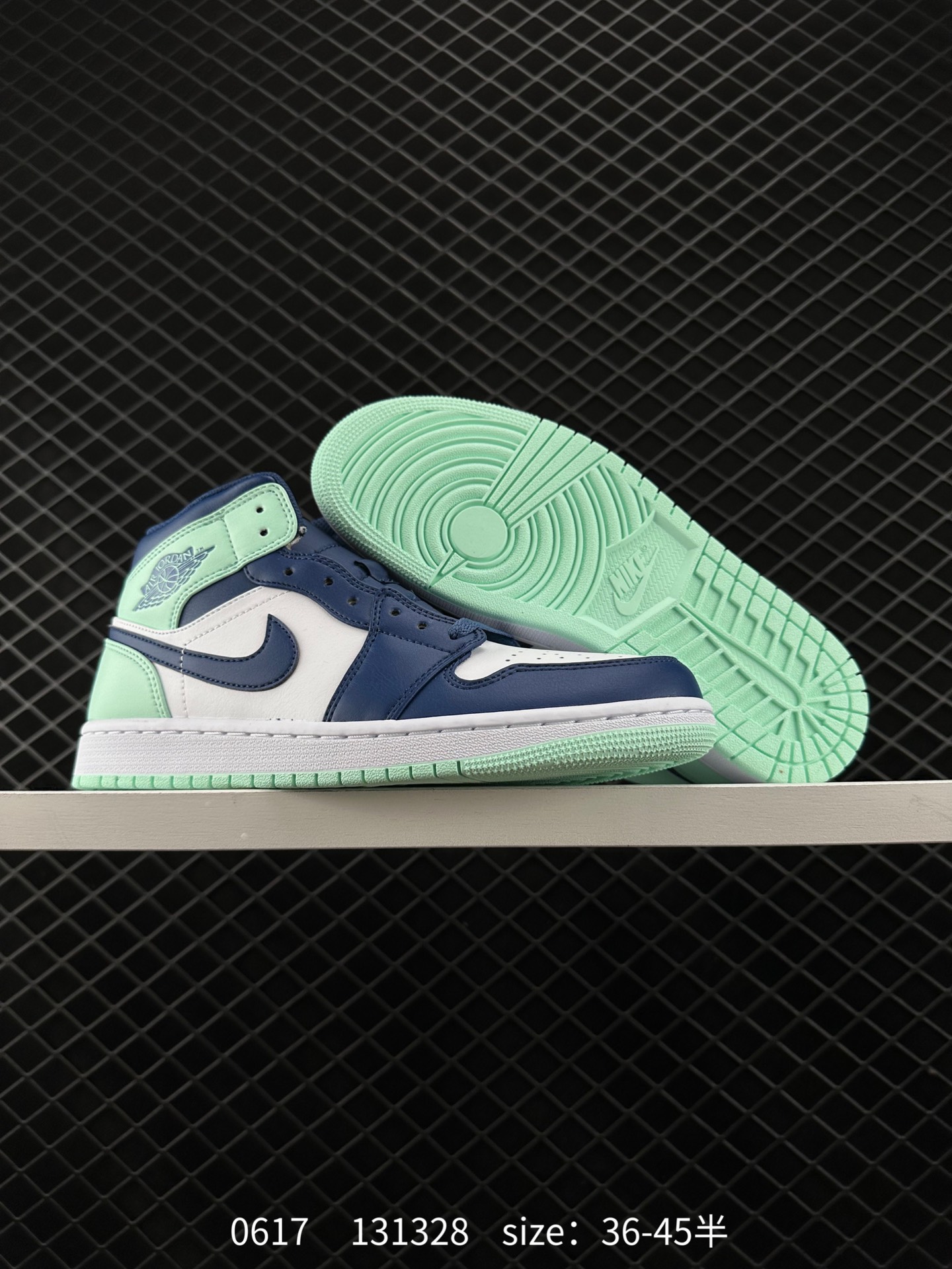 NIKE Air Jordan 1 Retro Mid